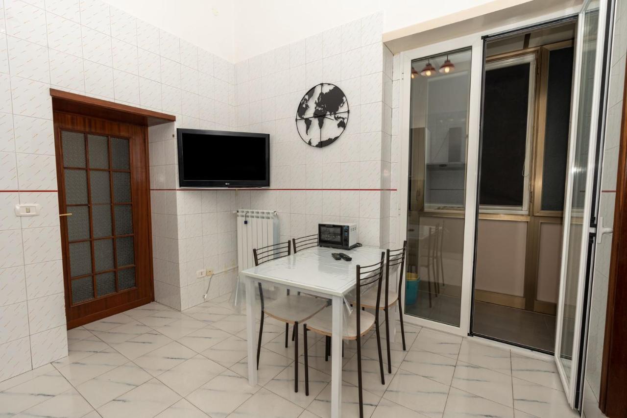 Holiday House Napoli Esterno foto
